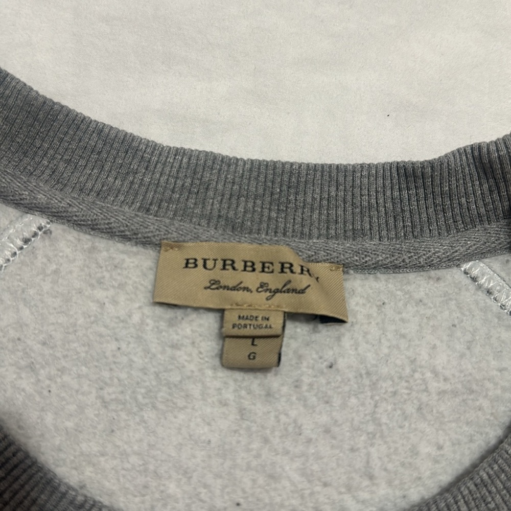 Burberry sweater authentic - Picture 2 of 3